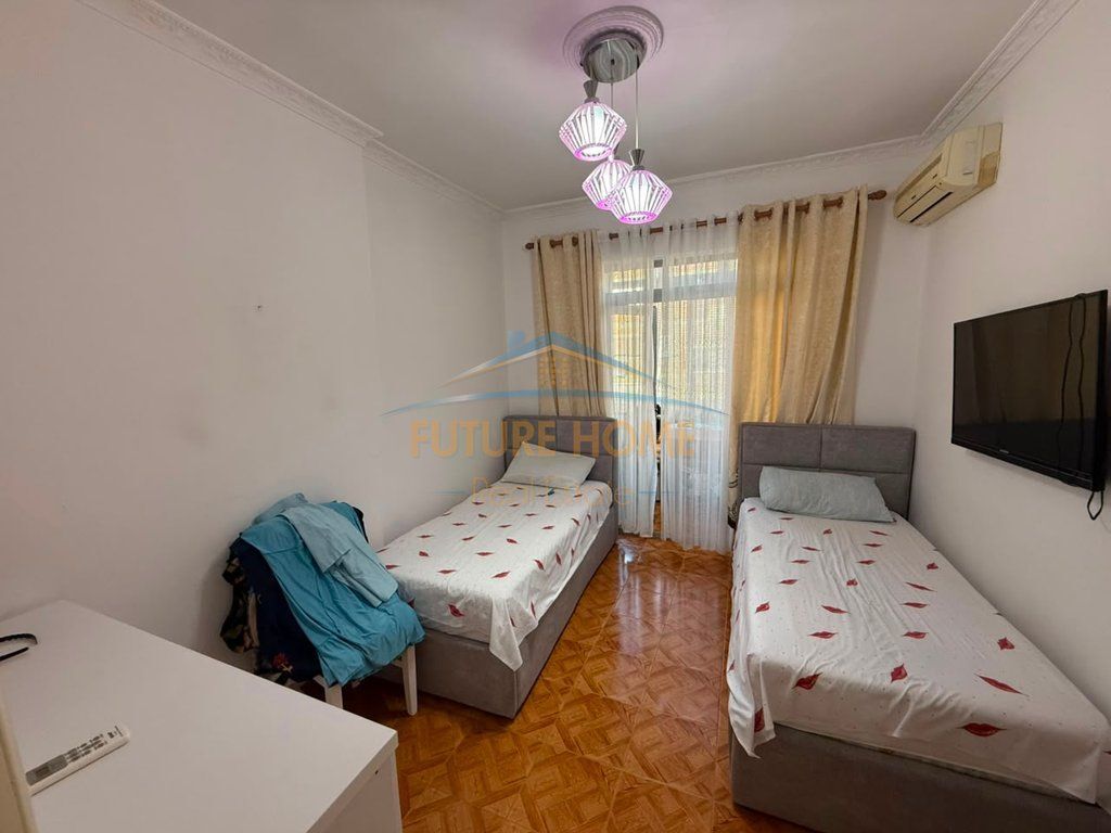 Shitet, Apartament 2+1, Myslym Shyri, Tiranë.
