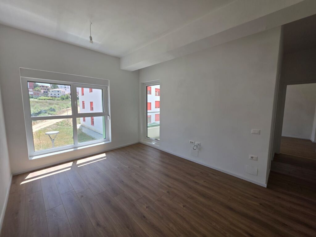 Appartamento 1+1 in Vendita in Via Ali Demi, Tirana