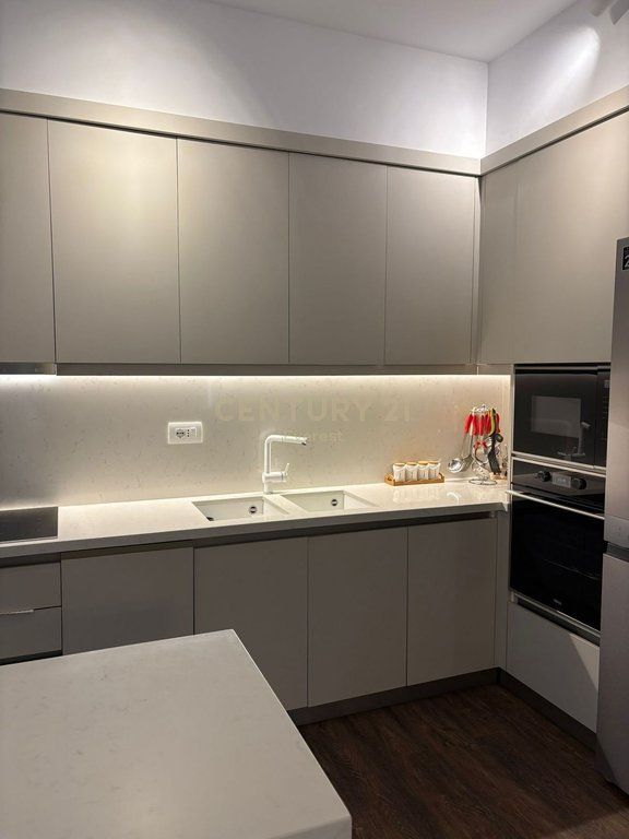 FOLEJA E GJELBER, APARTMENT 3+1+2 P.PARKING FOR RENT