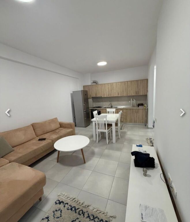Appartamento 2+1 in affitto, di fronte all'Ospedale Americano 3 Complesso Golden Park 600 Mila lek