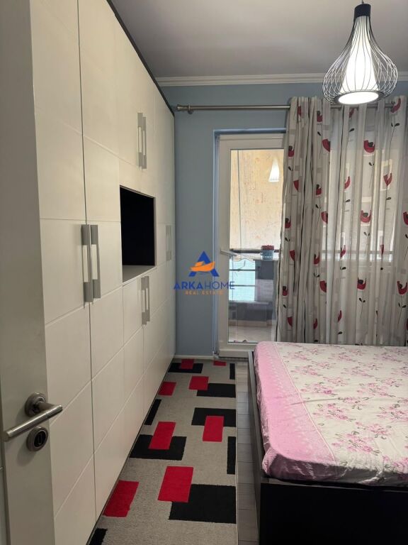 JEPET ME QERA APARTAMENT 3+1+BALLKON "TE KOMPLEKSI DELIJORGJI" 1200 EURO