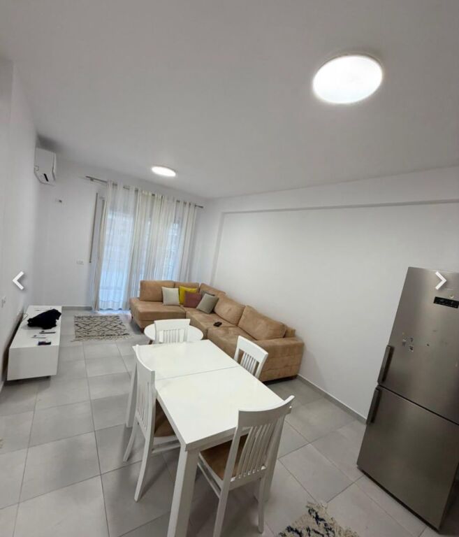 Jepet me qera Apartamenti 2+1 , perballe Spitalit Amerikan 3 Kompleksi Golden Park 600 mije leke te vjetra