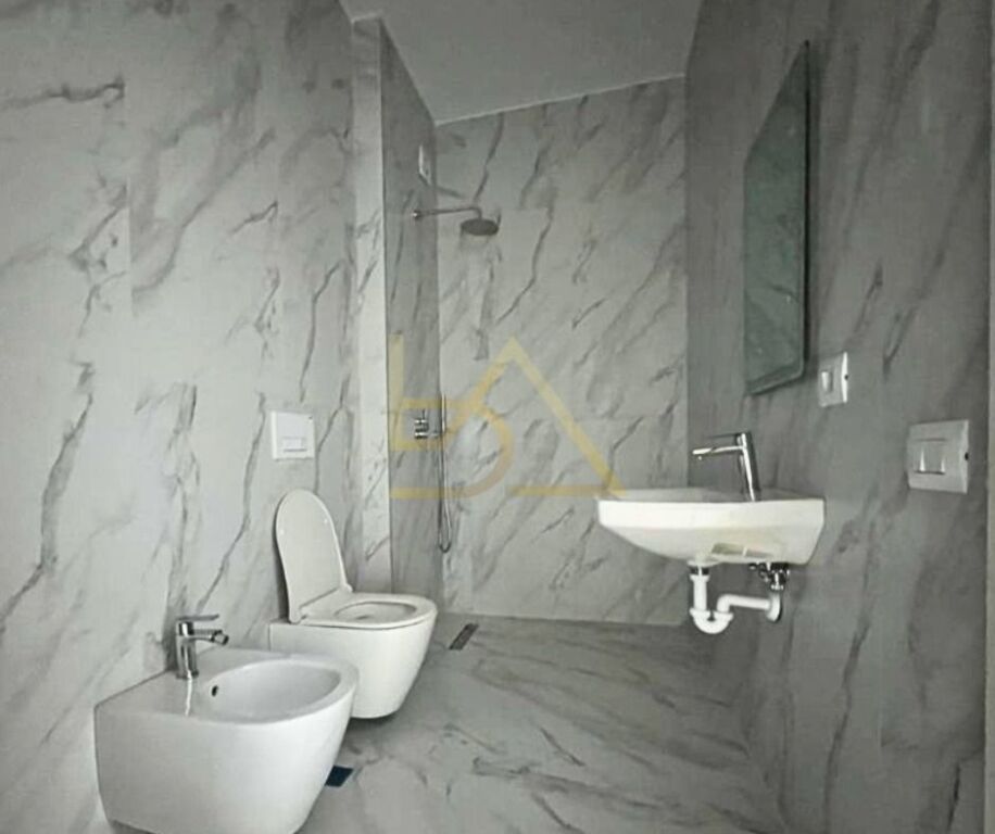 Shitet apartament 1+1 tek Rezidenca Kaimi , Rruga Ali Demi !! i mobiluar !!1