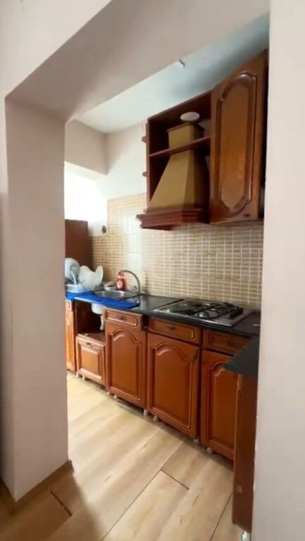Prane Shkolles se Mesme “Andon Zako Cajupi”jepet me qera apartament 2+1,i mobiluar 50,000Leke    