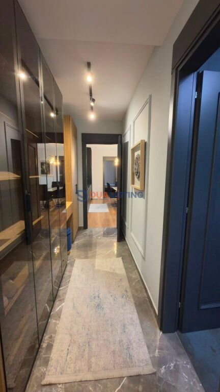 Affittasi appartamento 3+1+2 con posto auto presso Garden Building !!