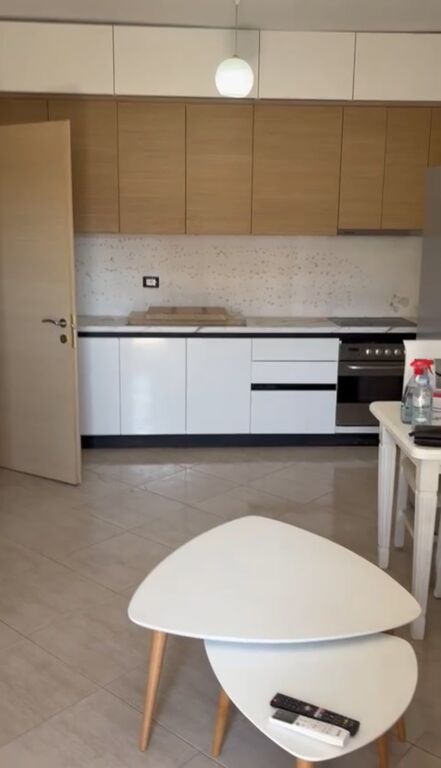 In affitto Appartamento 2+1, Viale Astir vicino a Optika Luani  450 mila lek vecchi