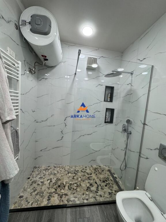 JEPET ME QERA APARTAMENT 3+1+BALLKON "TE KOMPLEKSI DELIJORGJI" 1200 EURO