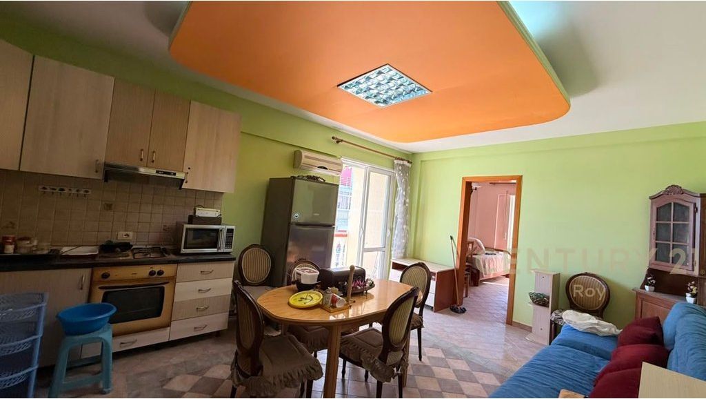 PËR SHITJE APARTAMENT 1+1, LINJA E DYTË ME PAMJE NGA DETI, PLAZHI ILIRIA!