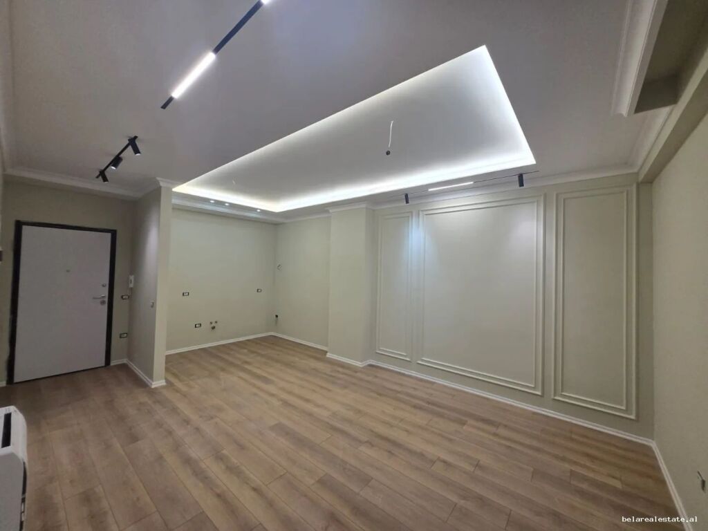 Zyre Me Qera 1+1 Tek Komuna e Parisit (ID BZ2809) Tirane