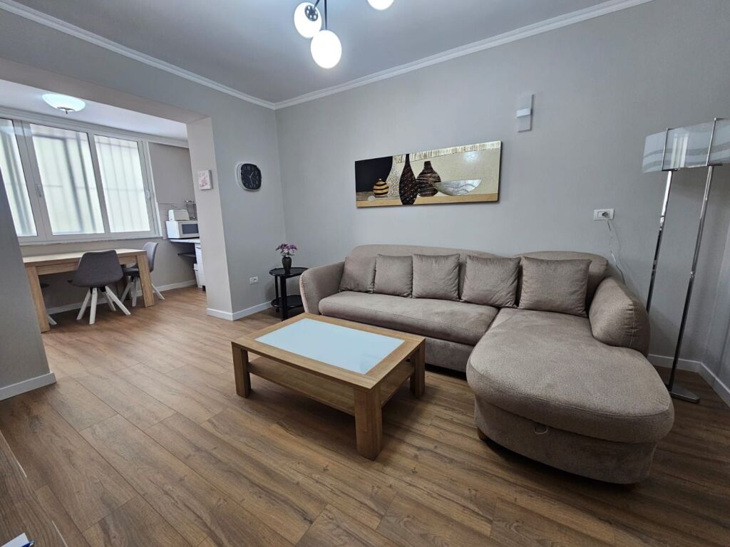 Apartament 2+1 per qera ne Bllok !