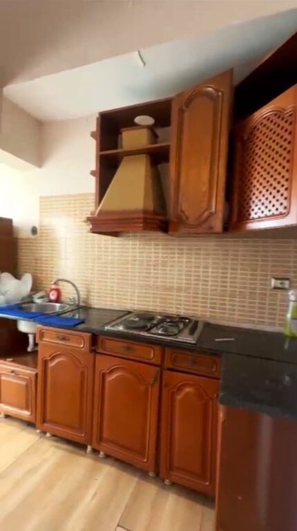 Prane Shkolles se Mesme “Andon Zako Cajupi”jepet me qera apartament 2+1,i mobiluar 50,000Leke    