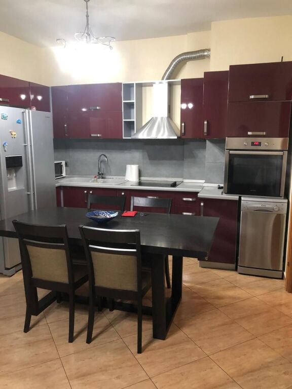 Jepet Me Qera Apartament 1+1+1 Ballkon