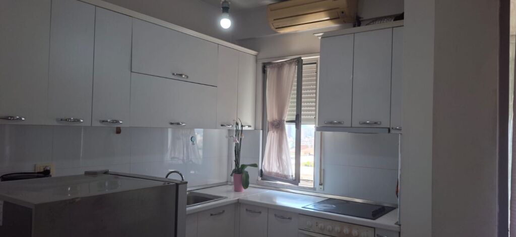 Affittasi Appartamento 2+1+1 con Balcone