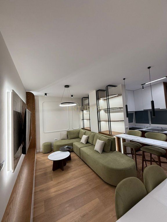 JAPIM APARTAMENT ME QIRA 2+1 TEK BULEVARDI ZOGU I PARE
