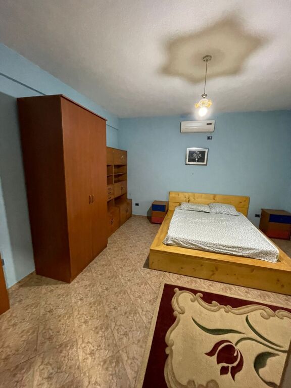 🏡 Jepet me qera kati i dytë i një shtëpie 2-katëshe  ➡️ 2+1  📍Astir, pranë Vila L 2💰Çmimi: 40.000 Lekë/Muaj