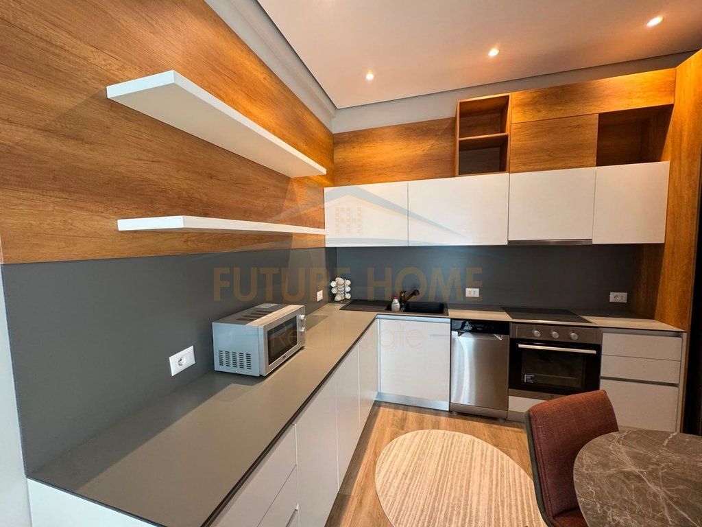 Affitto, Appartamento 2+1+2 + Posto Auto, Square 21, Via Kavajës 1,300 €