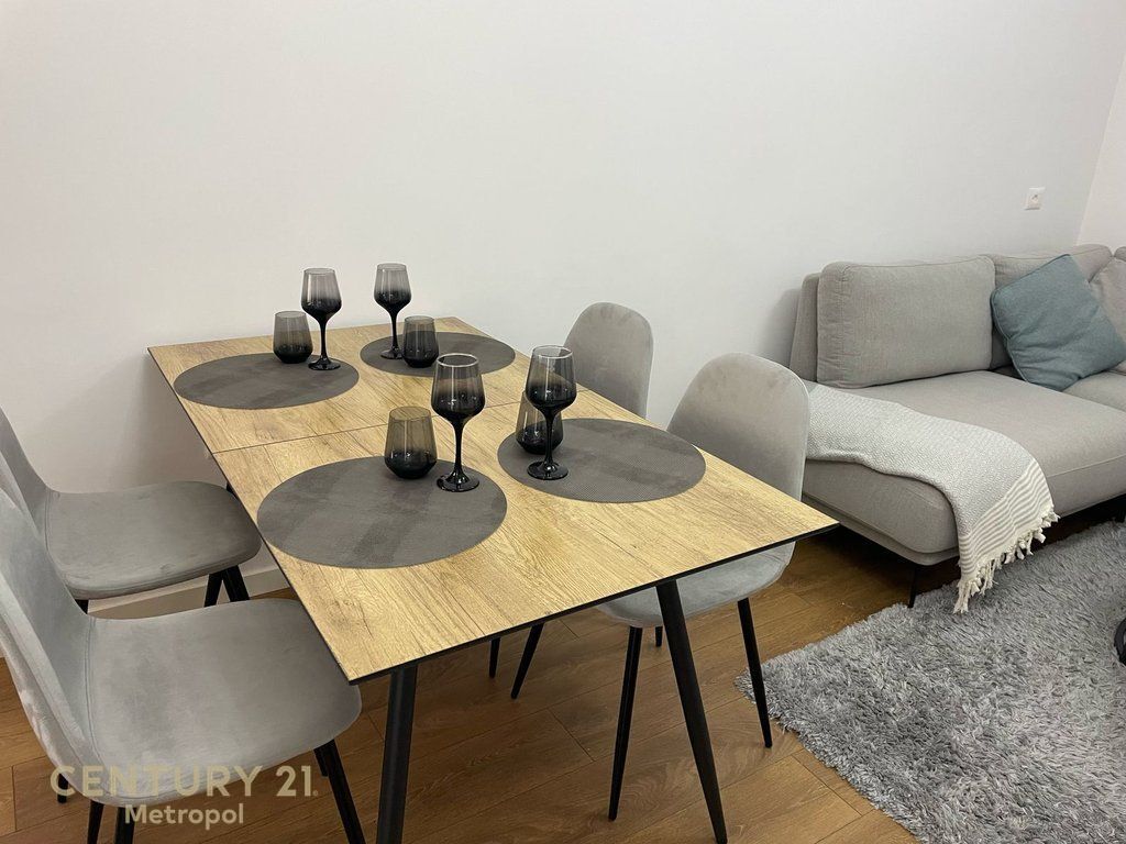 AFFITTASI APPARTAMENTO 2+1+2, VIA DIBRA (MEDRESEJA)!