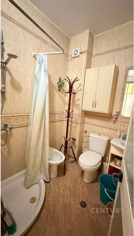 PËR SHITJE APARTAMENT 1+1, LINJA E DYTË ME PAMJE NGA DETI, PLAZHI ILIRIA!