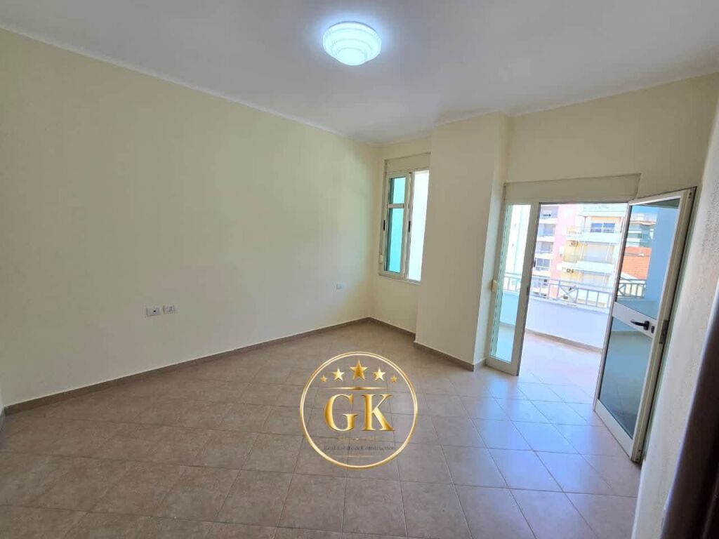 🏡 VENDESI 1+1+Balcone 📍Shkembi Kavajes, Vicino all'hotel Leonardo 📲