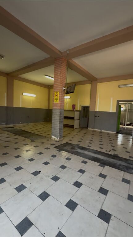 Locale Commerciale &amp; Parcheggio &amp; Appartamento 3+1 in Affitto a Mezez/ Lungo la strada