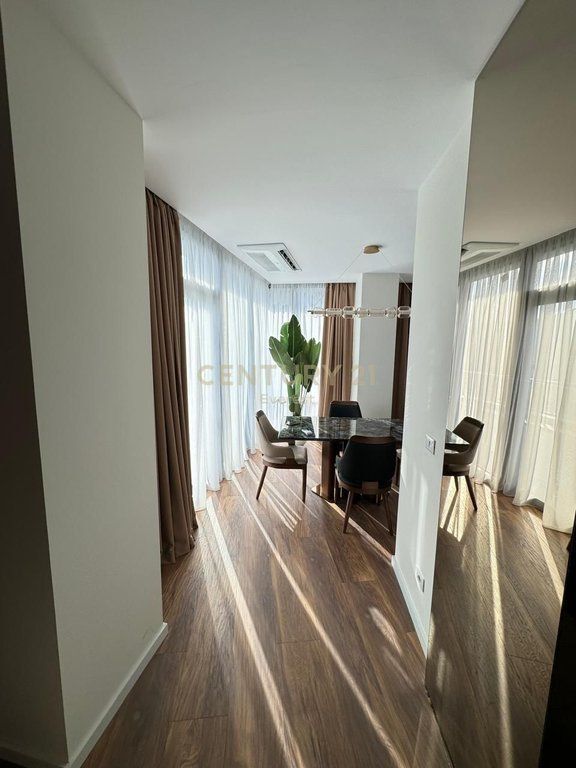 LAKE VIEW, APARTAMENT 3+1+POST PARKIMI PER QIRA