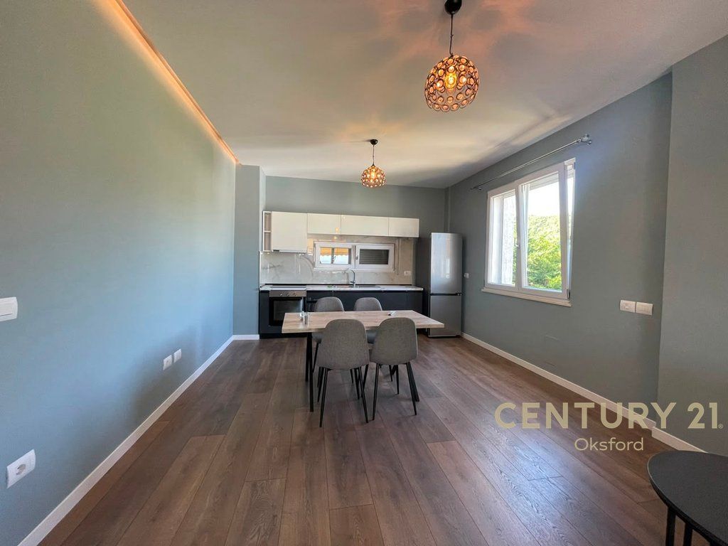 APARTAMENT PËR QIRA 2+1+2+POST PARKIMI TE KOPSHTI BOTANIK!