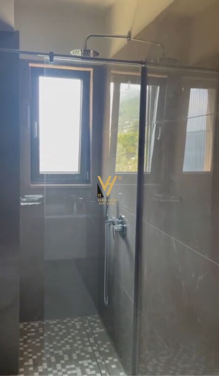 JEPET APARTAMENT 2+1+2+BLK ME QERA TE UJI I FTOHTE, VLORE 1.350 EURO