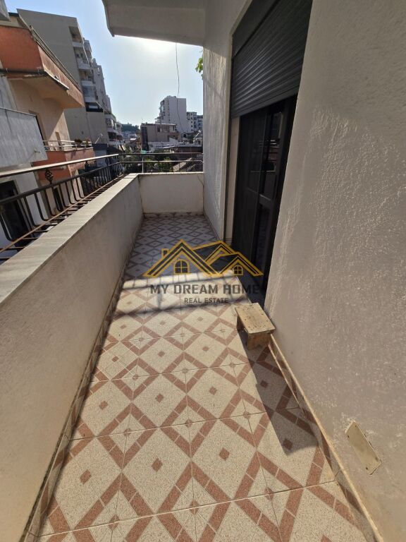 VENDESI APPARTAMENTO 3+1+DEPOSITO+GARAGE EX QUARTIERE