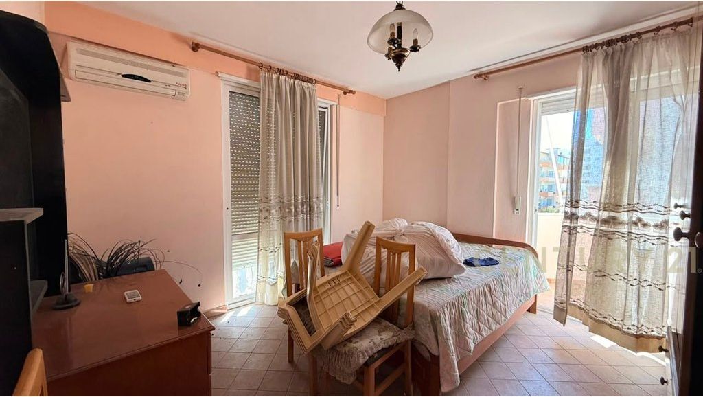 PËR SHITJE APARTAMENT 1+1, LINJA E DYTË ME PAMJE NGA DETI, PLAZHI ILIRIA!