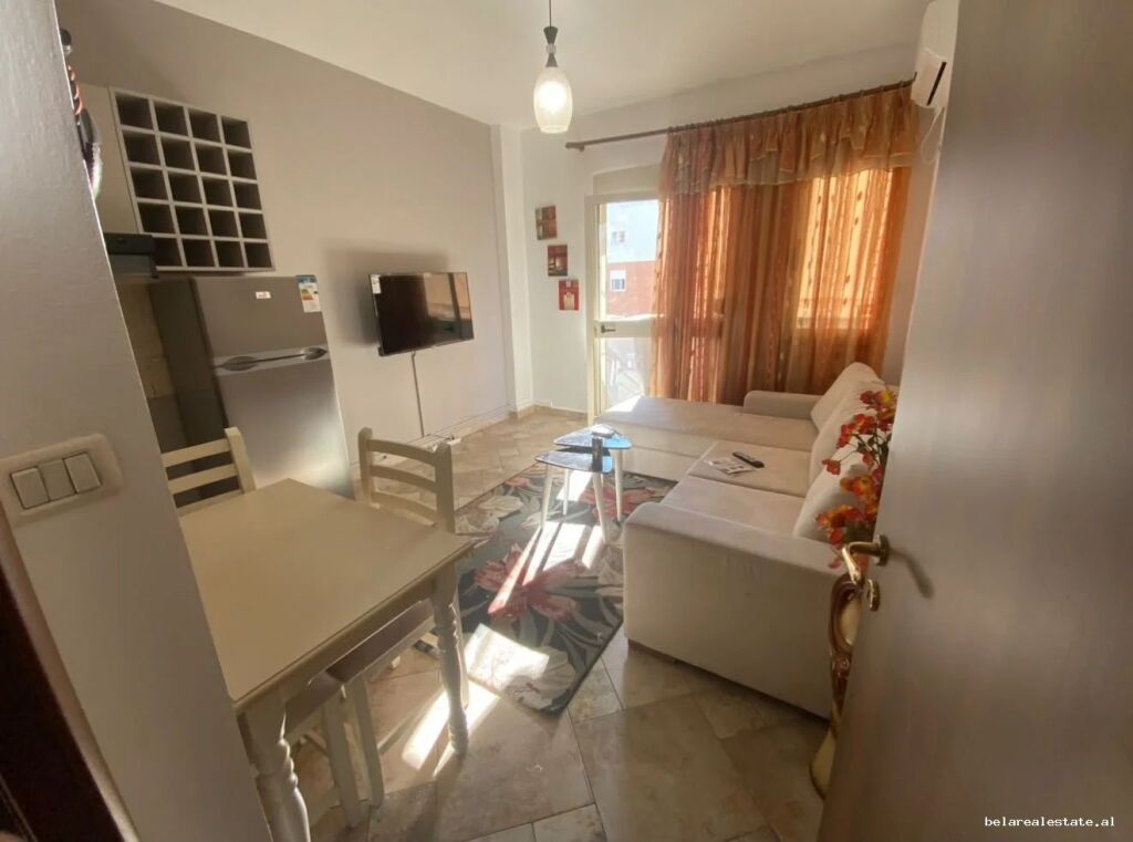 Apartament me Qera 1+1 tek Komuna e Parisit (ID B2101817) Tirane