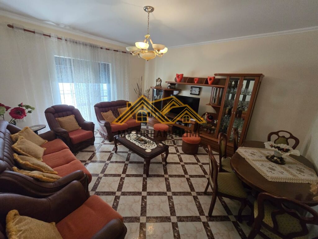 VENDESI APPARTAMENTO 3+1+DEPOSITO+GARAGE EX QUARTIERE
