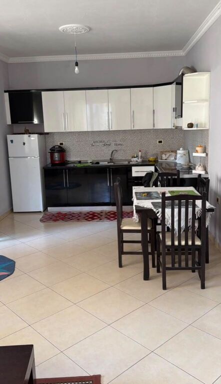 📌 JEPET ME QERA SHTËPI PRIVATE 3+1 – SELITE