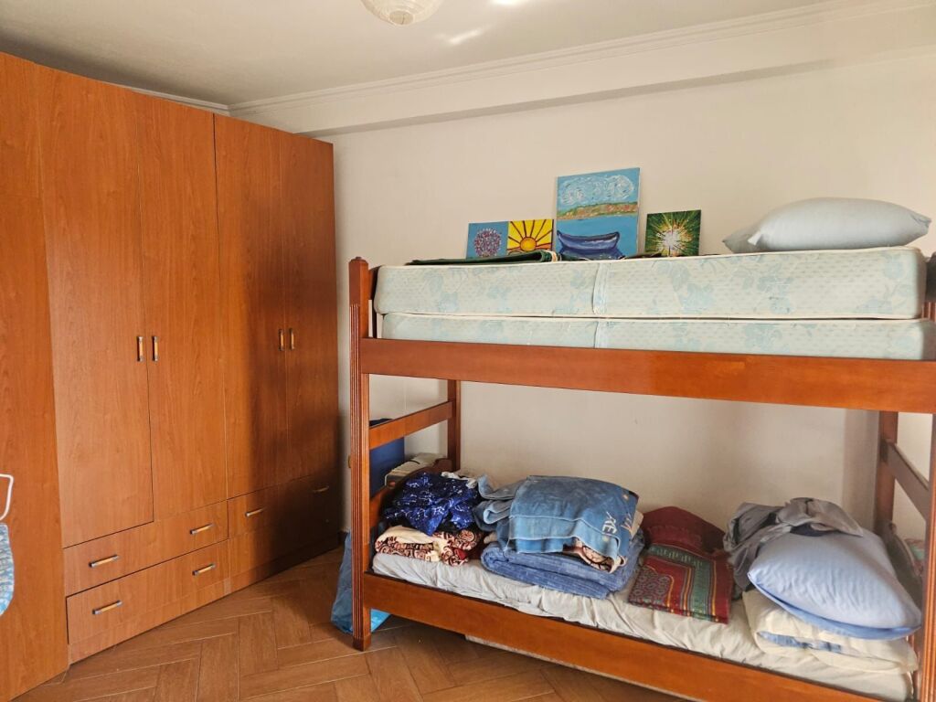 Apartament 2+1 per qera Tek Rruga e Barrikadave !