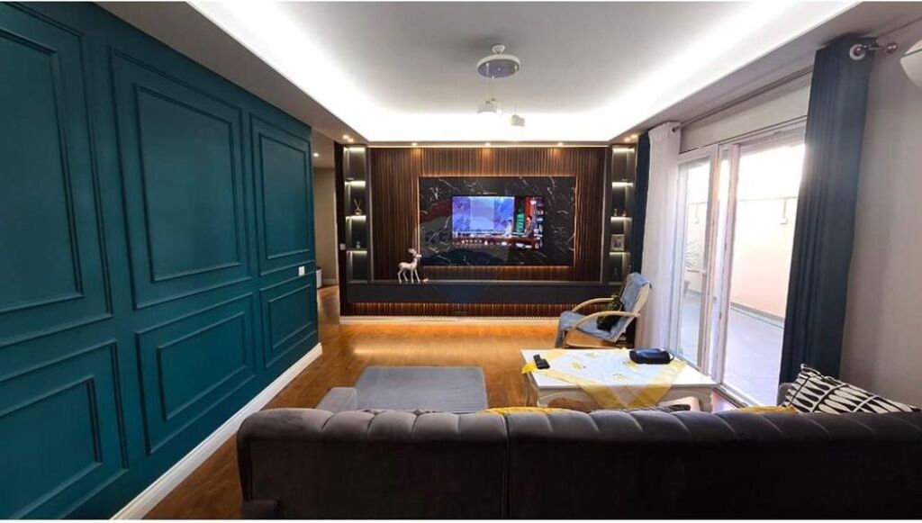 Appartamento 2+1 con super veranda in vendita a Yzberisht