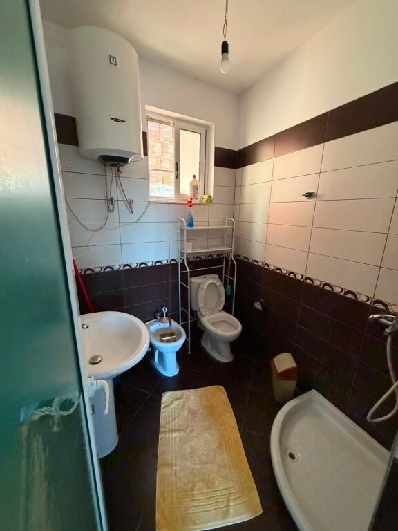 Qera | Shtëpi private 3 + 1 | Selitë | 400 €/muaj