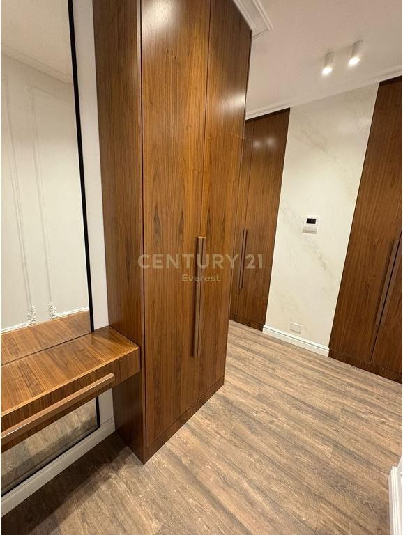 FOLEJA E GJELBER, APARTMENT 3+1+2 P.PARKING FOR RENT