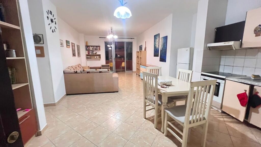 Apartament 2+1 per qera ne fresk prane restorant Fresk !