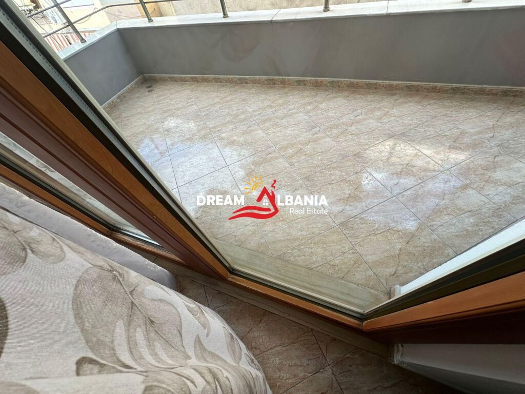 Affitto, ID 4221332, Appartamento 2 + 1, Via di Kavajes, Tirana