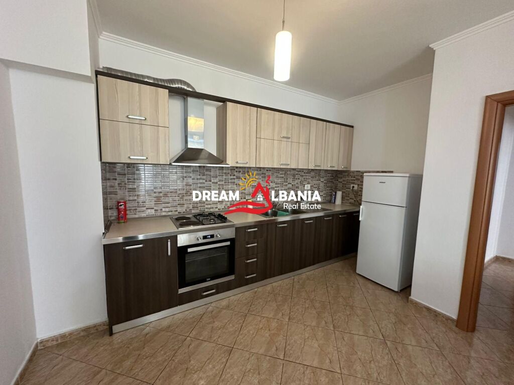 Affitto, ID 4221332, Appartamento 2 + 1, Via di Kavajes, Tirana
