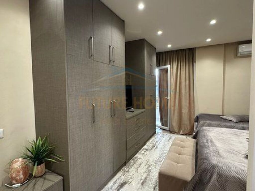 Shitet, Apartament 2+1+2, pranë Restorant Fresku , Fresk