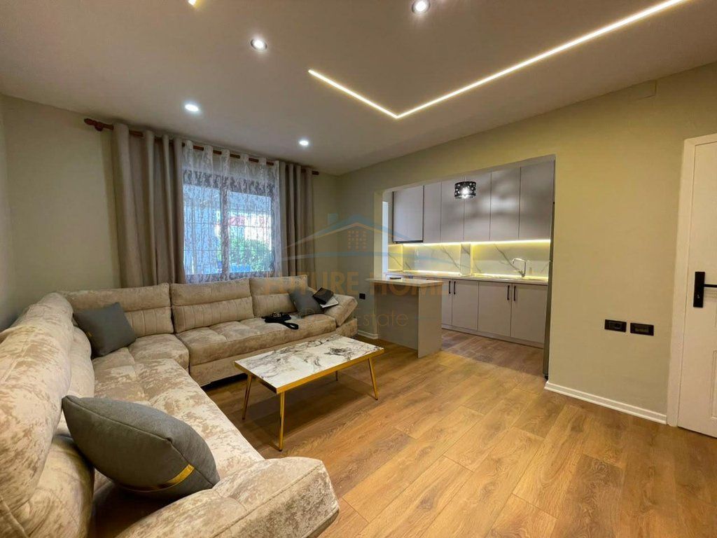 Apartament 2+1 me Ballkon me Qira në Ali Demi, Tiranë