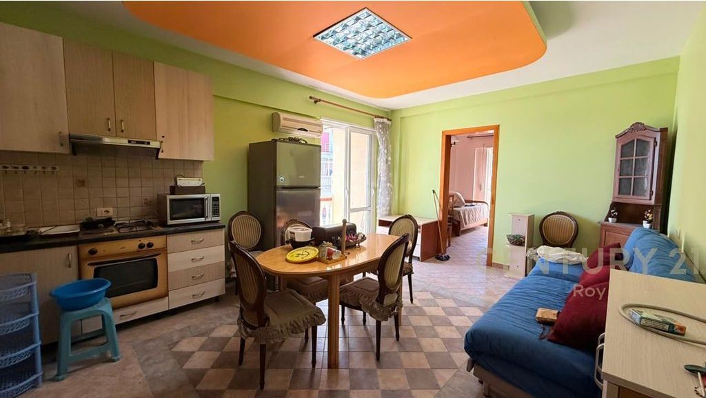 PËR SHITJE APARTAMENT 1+1, LINJA E DYTË ME PAMJE NGA DETI, PLAZHI ILIRIA!