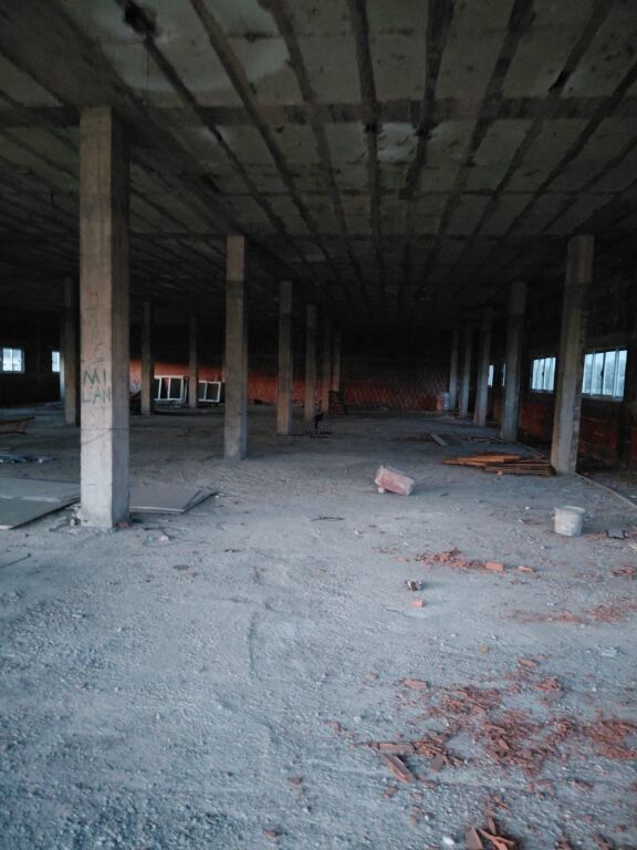 MAGAZZINI IN AFFITTO 700 M2 VORE 250.000 LEKE FH-83700