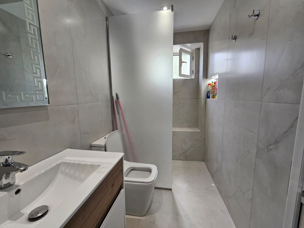 Apartament 2+1 per qera ne Bllok !