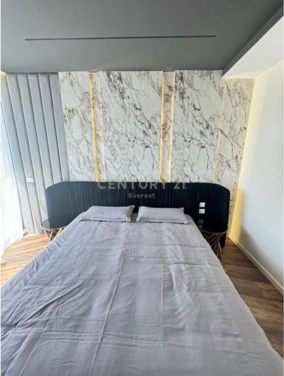 LAKE VIEW, APARTAMENT 3+1+POST PARKIMI PER QIRA