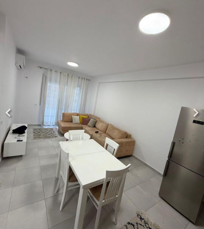 Appartamento 2+1 in affitto, di fronte all'Ospedale Americano 3 Complesso Golden Park 600 Mila lek