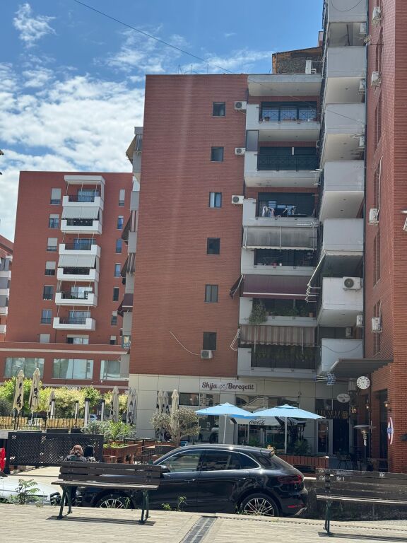 Dyqan me qira tek Kompleksi Delijorgji, kati 0