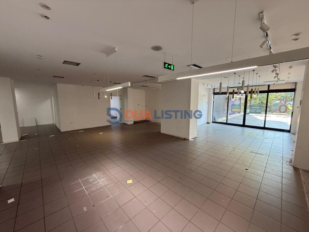 Qera Ambient Komercial 550 m² – Bulevardi “Zhan Dark”