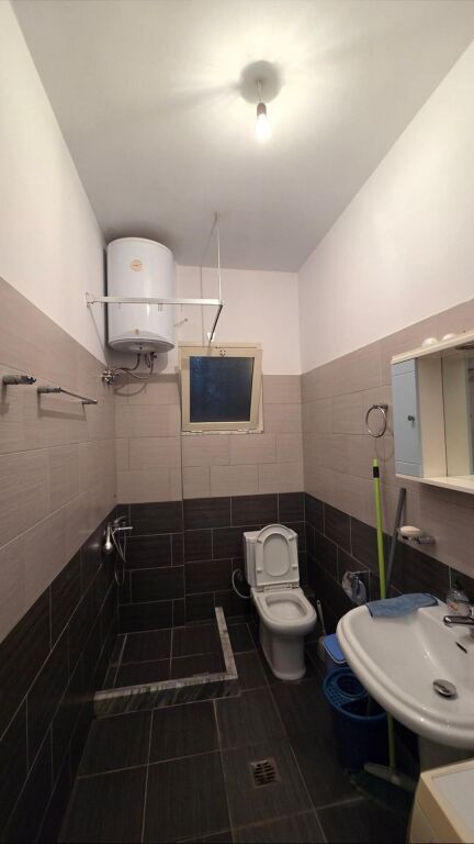 APARTAMENT 1+1. 35000 LEKE.QYTET STUDENTI.