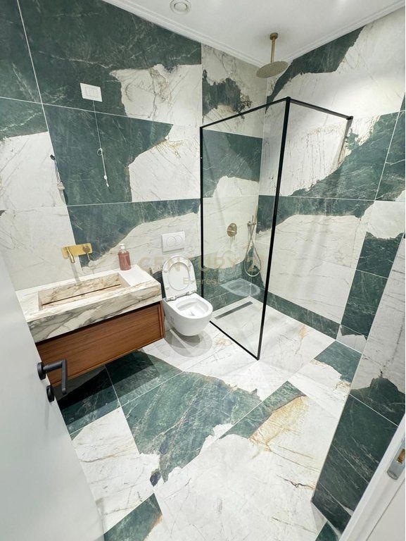LAKE VIEW, APARTAMENT 3+1+POST PARKIMI PER QIRA